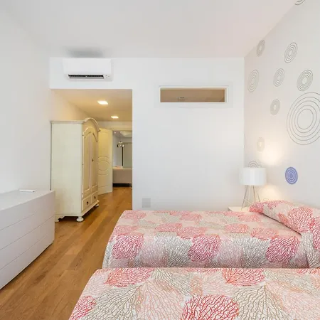 A Luxury At Poetto Beachfront Appartement