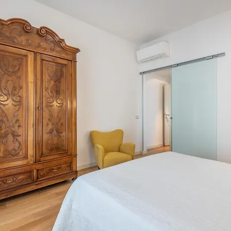 A Luxury At Poetto Beachfront Apartament