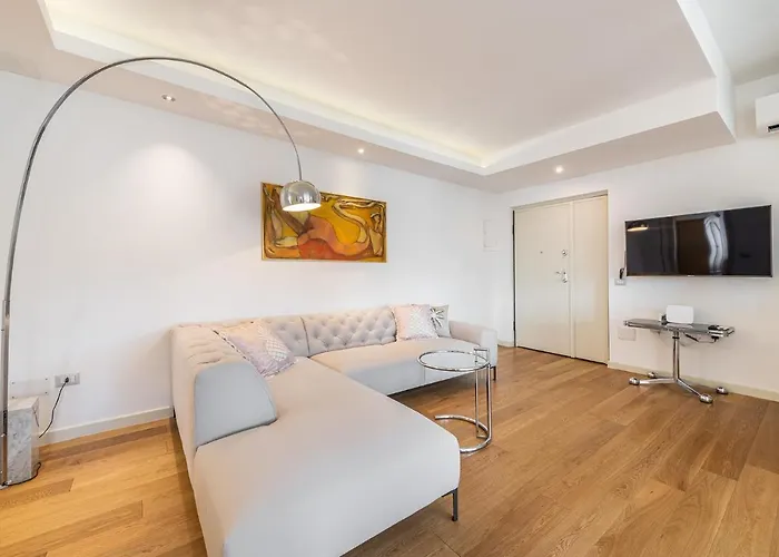 A Luxury At Poetto Beachfront Apartment *