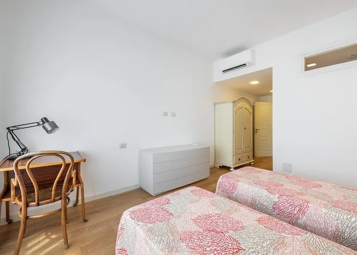 A Luxury At Poetto Beachfront カリアリ