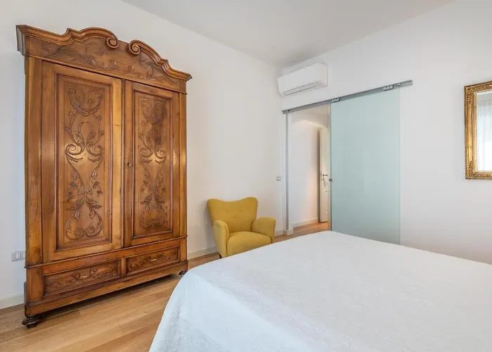 A Luxury At Poetto Beachfront Apartment